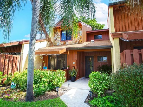 469 SE 14th St, Dania Beach FL 33004