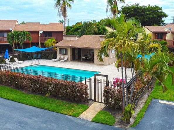 469 SE 14th St, Dania Beach FL 33004