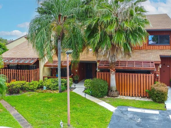 469 SE 14th St, Dania Beach FL 33004