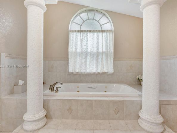 5655 NW 86th Ave, Coral Springs FL 33067