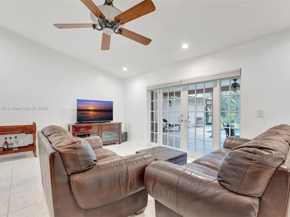 5655 NW 86th Ave, Coral Springs FL 33067