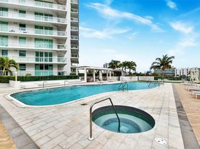10 Venetian Way 403, Miami Beach FL 33139
