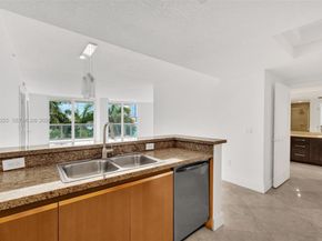 10 Venetian Way 403, Miami Beach FL 33139