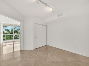 10 Venetian Way 403, Miami Beach FL 33139