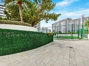 10 Venetian Way 403, Miami Beach FL 33139