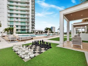 10 Venetian Way 403, Miami Beach FL 33139