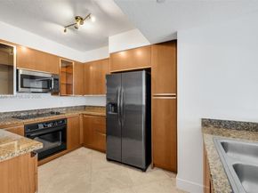 10 Venetian Way 403, Miami Beach FL 33139