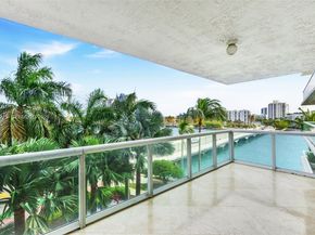 10 Venetian Way 403, Miami Beach FL 33139