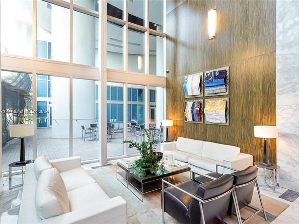 185 SW 7th St 3100, Miami FL 33130
