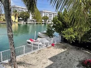 1225 Marseille Dr 18, Miami Beach FL 33141