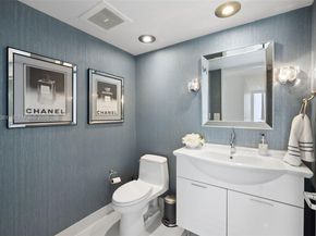 465 Brickell Ave 701, Miami FL 33131