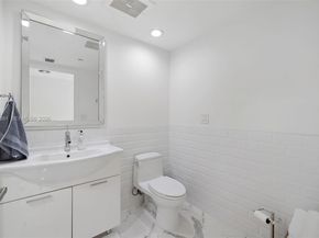 465 Brickell Ave 701, Miami FL 33131