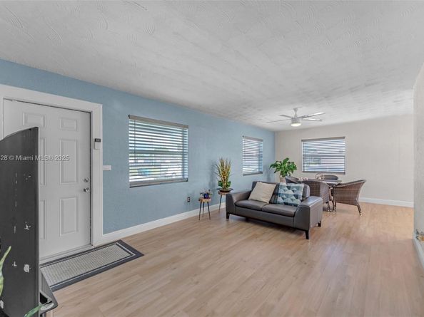 15041 Pierce St, Miami FL 33176