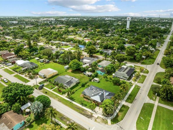 512 NW 13th St, Homestead FL 33030