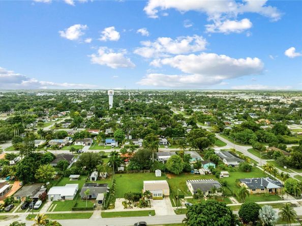 512 NW 13th St, Homestead FL 33030