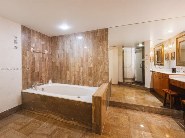 1581 Brickell Ave 1705, Miami FL 33129