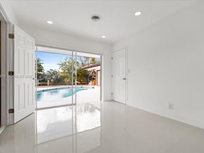 1910 NW 36th St, Oakland Park FL 33309