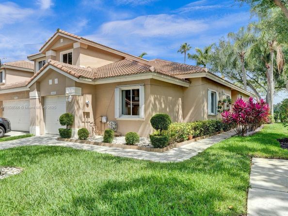 15831 SW 10th St, Pembroke Pines FL 33027