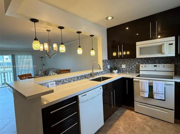 218 NE 12th Ave 503, Hallandale Beach FL 33009