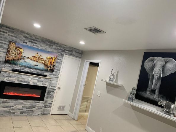 6309 Wiley St, Hollywood FL 33023