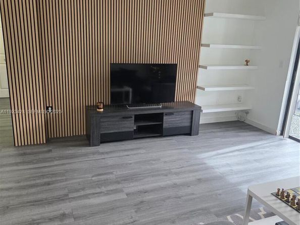 8065 SW 107th Ave 202, Miami FL 33173