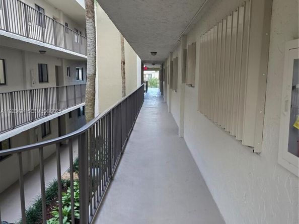 8065 SW 107th Ave 202, Miami FL 33173