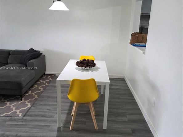 8065 SW 107th Ave 202, Miami FL 33173