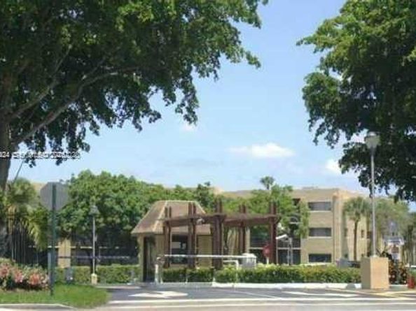 8065 SW 107th Ave 202, Miami FL 33173
