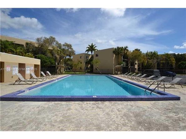 8065 SW 107th Ave 202, Miami FL 33173