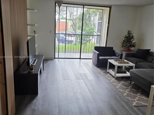 8065 SW 107th Ave 202, Miami FL 33173