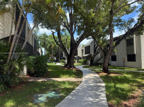 7919 SW 104th St 105F, Miami FL 33156