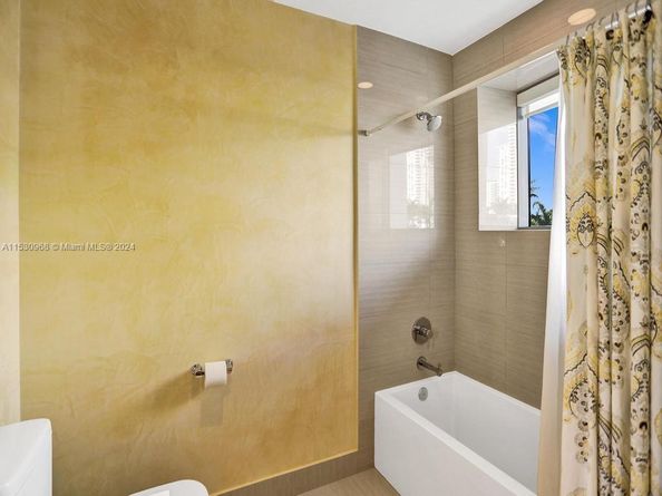 3250 NE 188th St 207, Aventura FL 33180