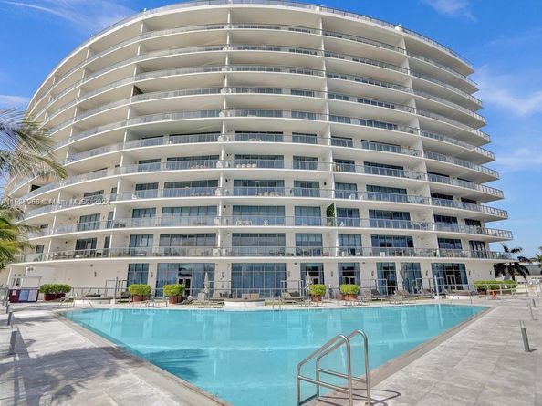3250 NE 188th St 207, Aventura FL 33180