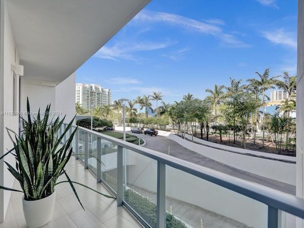 3250 NE 188th St 207, Aventura FL 33180