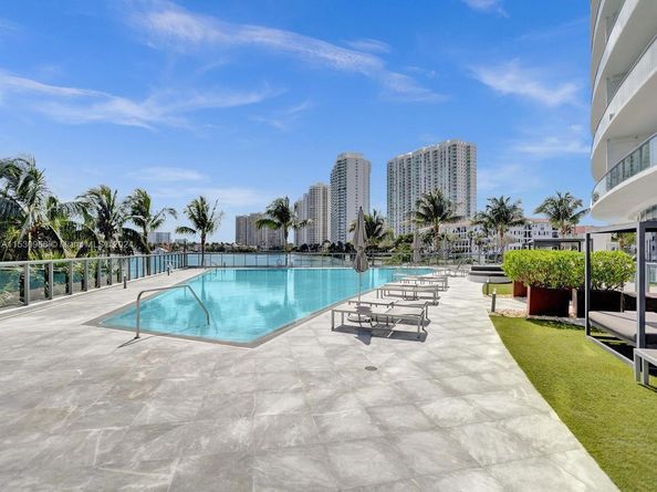 3250 NE 188th St 207, Aventura FL 33180