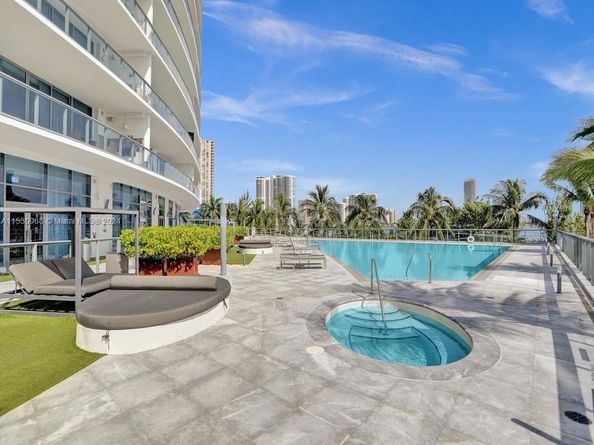 3250 NE 188th St 207, Aventura FL 33180