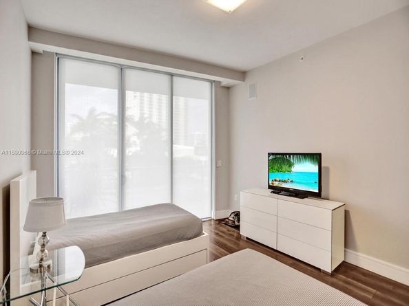 3250 NE 188th St 207, Aventura FL 33180