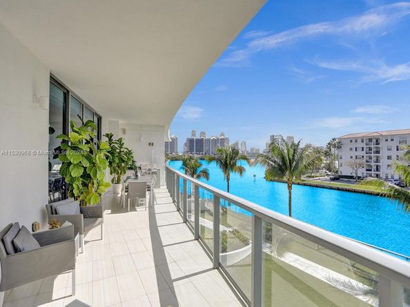 3250 NE 188th St 207, Aventura FL 33180