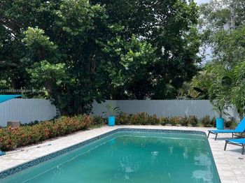 1161 NW 15th St