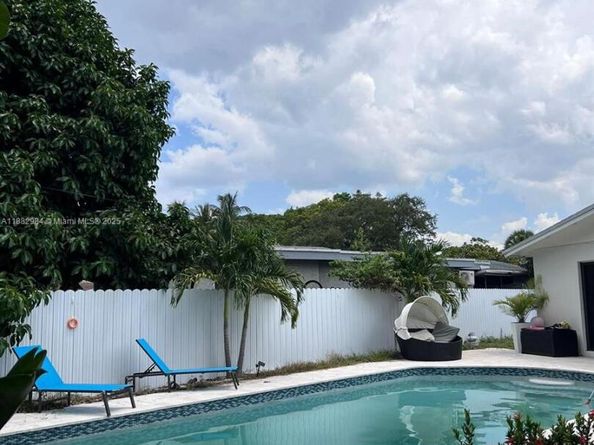 1161 NW 15th St, Fort Lauderdale FL 33311