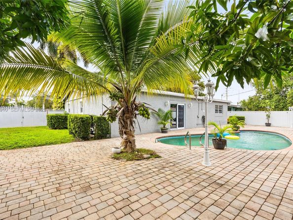 401 NW 183rd St, Miami Gardens FL 33169