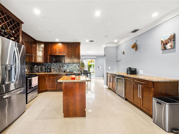 401 NW 183rd St, Miami Gardens FL 33169