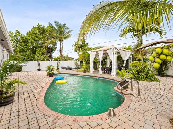 401 NW 183rd St, Miami Gardens FL 33169