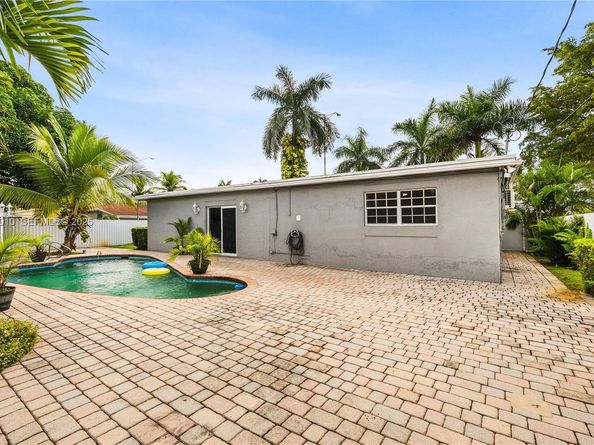 401 NW 183rd St, Miami Gardens FL 33169