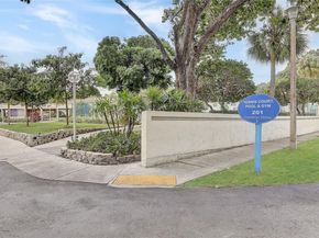 104 Gardens Dr 103, Pompano Beach FL 33069