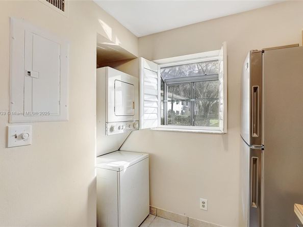 104 Gardens Dr 103, Pompano Beach FL 33069