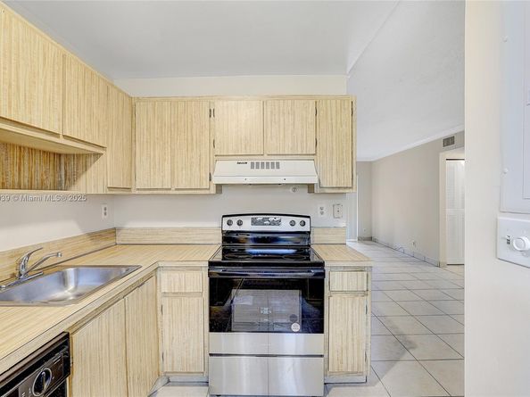 104 Gardens Dr 103, Pompano Beach FL 33069