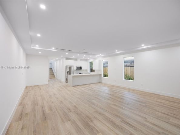 3164 Plaza St, Coconut Grove FL 33133