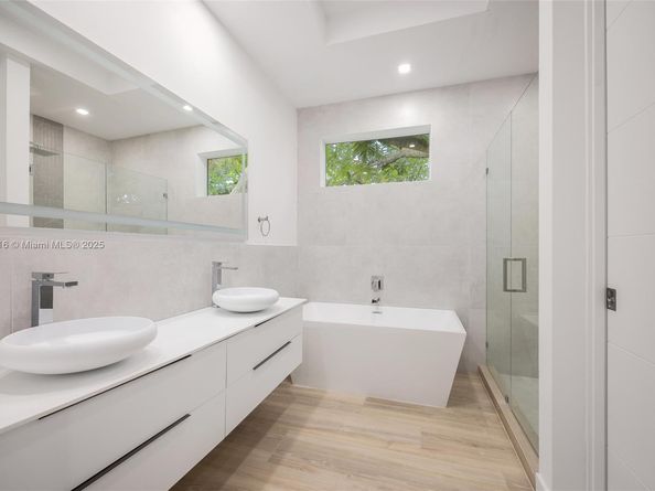 3164 Plaza St, Coconut Grove FL 33133