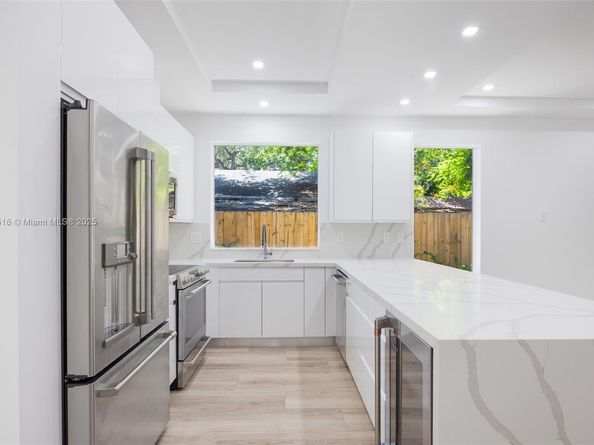 3164 Plaza St, Coconut Grove FL 33133